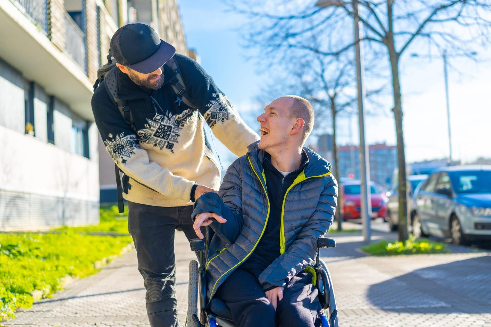 Assistent hjälper brukare i vardagen